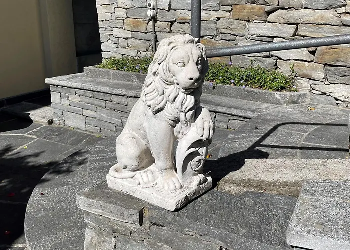 Dora Attika By Fewotessin 로카르노