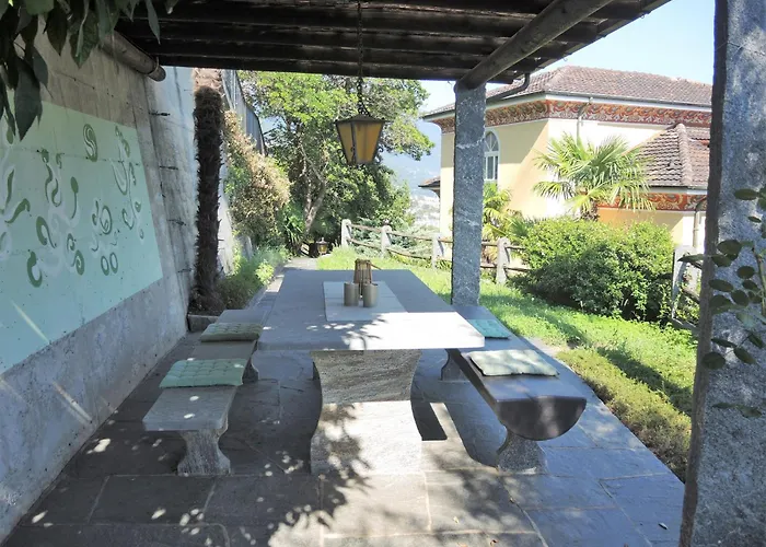 Dora Attika By Fewotessin 로카르노